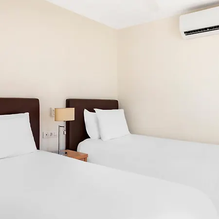 מלון דירות Sunset Harbour Club 4*