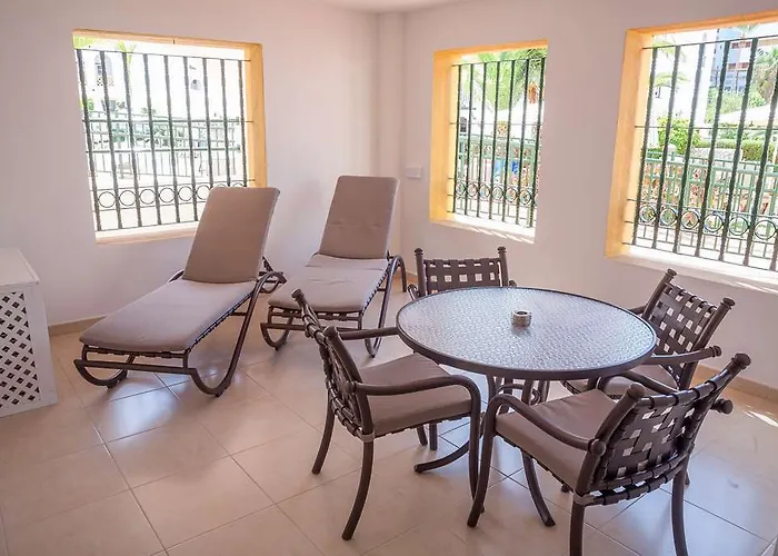 Sunset Harbour Club Апарт-отель 4*