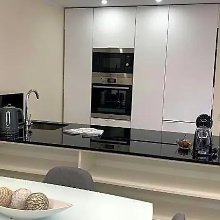 Sunset Harbour Club מלון דירות 4*