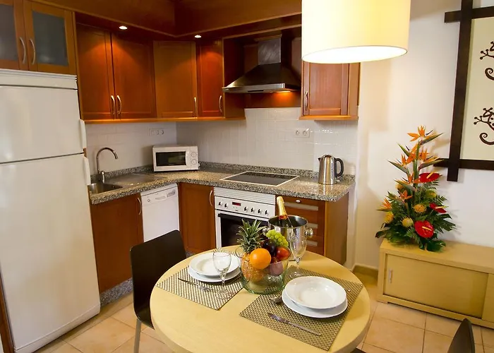 Sunset Harbour Club Apartahotel 4*